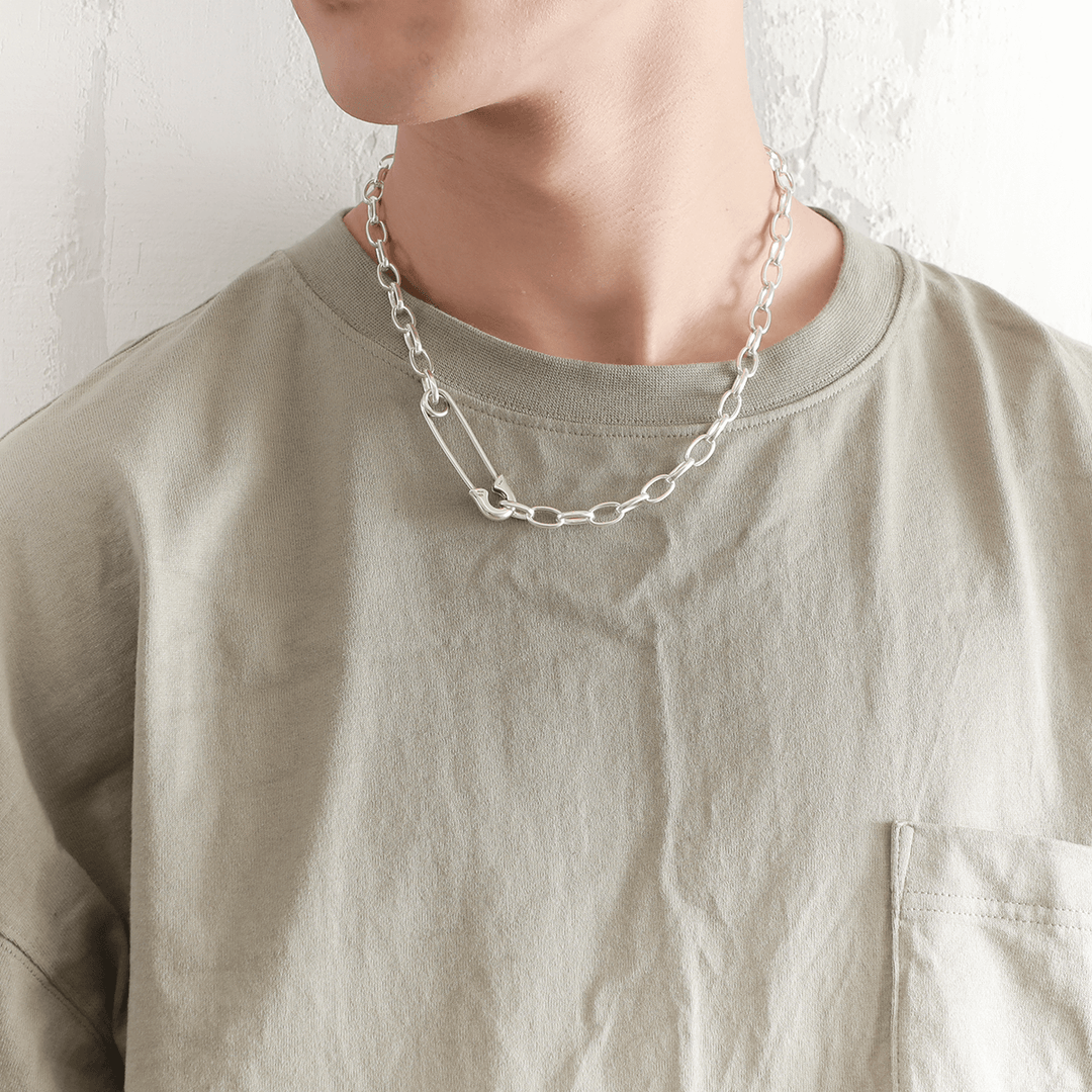 OFF THE WALL NEVER HURT YOU SAFETY PIN CHAIN NECKLACE
